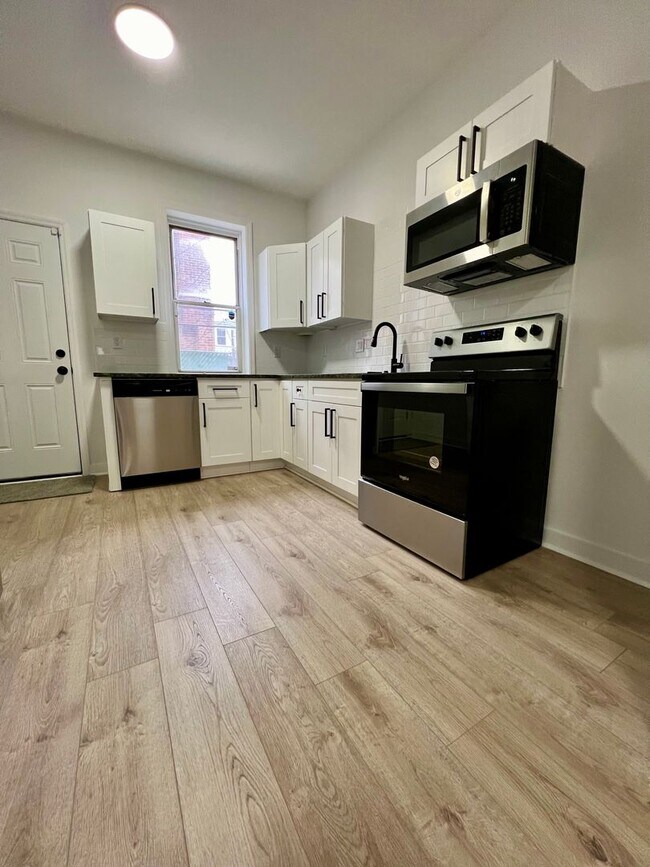 Building Photo - Newly Renovated 3-Bedroom Townhouse in Elmwood Park! Available mid-May! PHA VOUCHERS ACCEPTED!