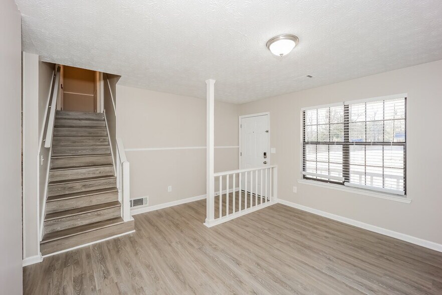 Building Photo - 1037 Lombardy Way