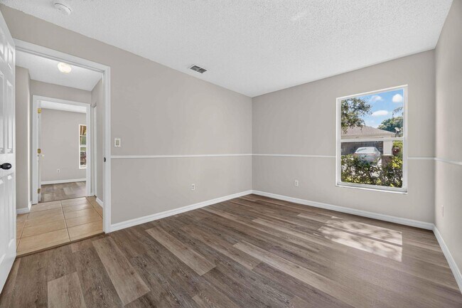 Building Photo - 2364 Paulette Dr