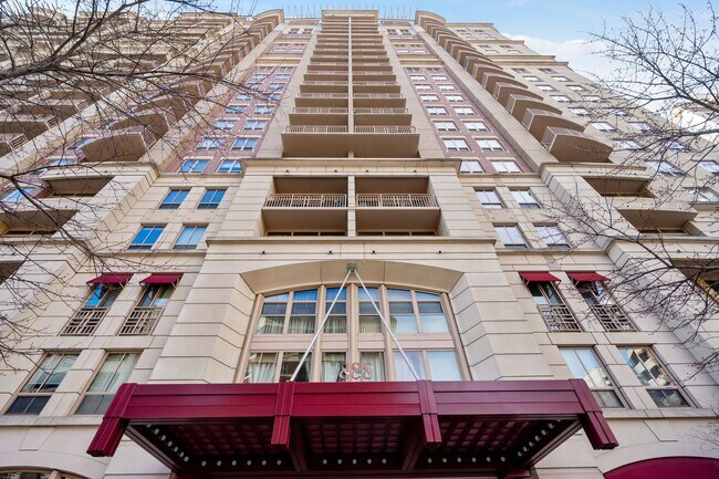 Building Photo - Sun-Drenched 1BR Condo with Rooftop Pool & Parking in Heart of Ballston