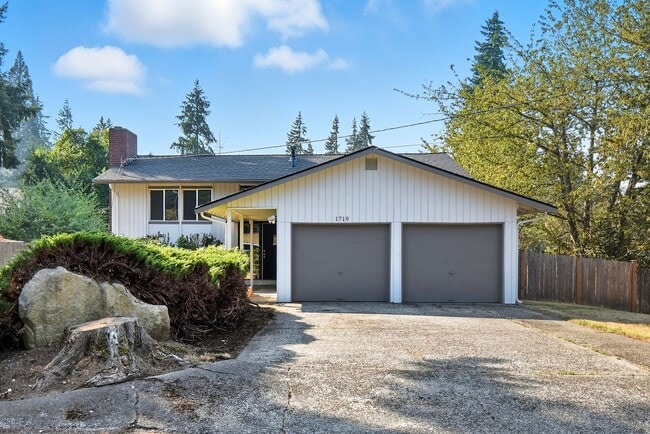 Primary Photo - 5Bd/2Ba Bellevue Home