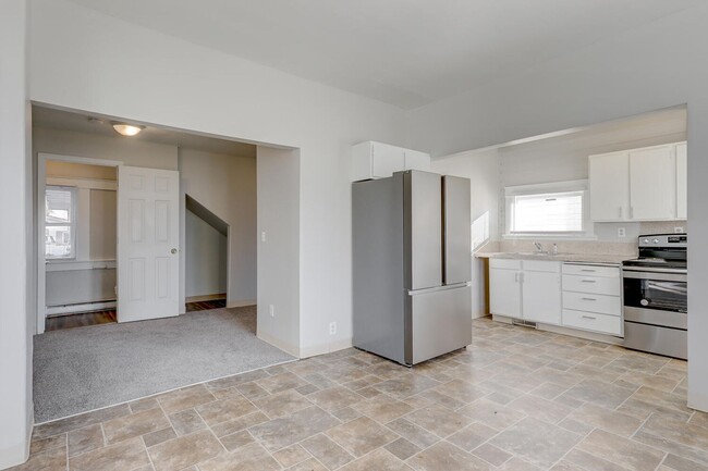 Building Photo - Dewey Duplex