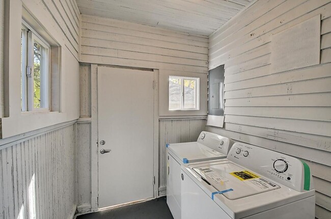 Building Photo - 1309 Wright St