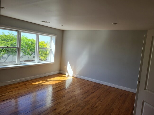 Building Photo - 1515 70th St