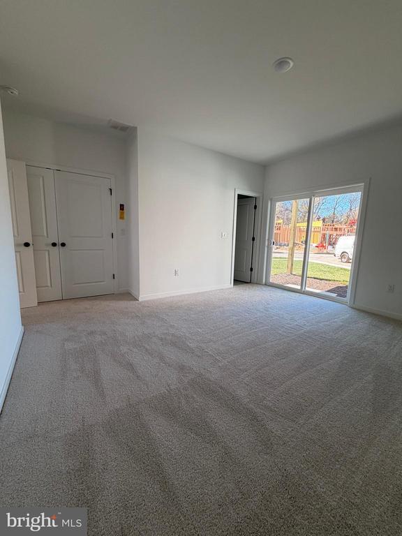 Building Photo - 46 Basswood St