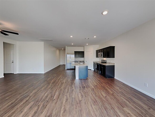 Building Photo - 5023 Highland Crest Dr