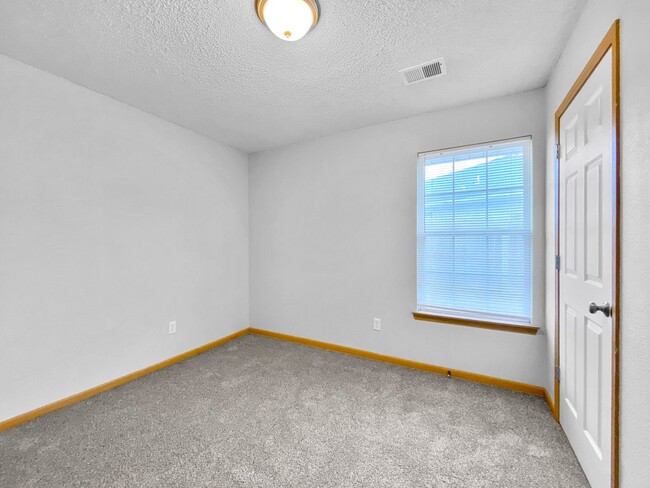 Building Photo - 3BR/2BA Home for Rent in Grain Valley, MO 64029 | Fenced Yard | Fireplace | Garage | Pet-Friendly