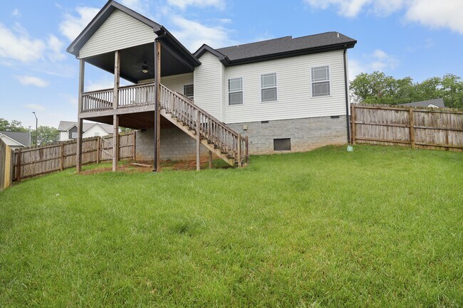 Building Photo - 525 Woodtrace Dr