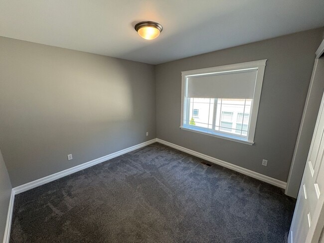 Building Photo - 2504 Fir Crest Blvd