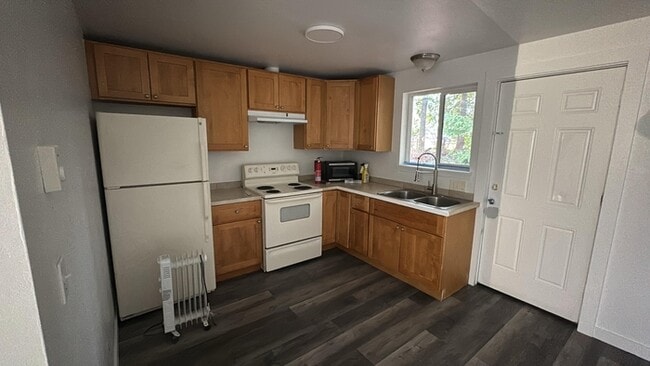 Building Photo - 1433 E Dearborn Ave