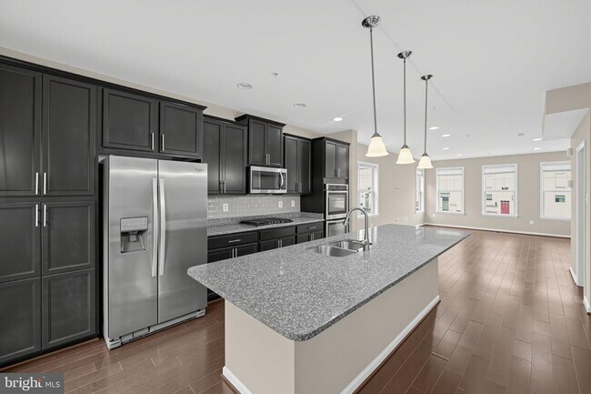 Building Photo - 7524 Holly Ridge Dr