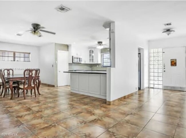 Building Photo - 4 br, 2 bath House - 1232 NE 176th Ter