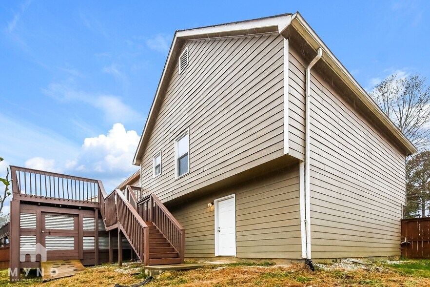 Building Photo - 308 Arapaho Dr SE