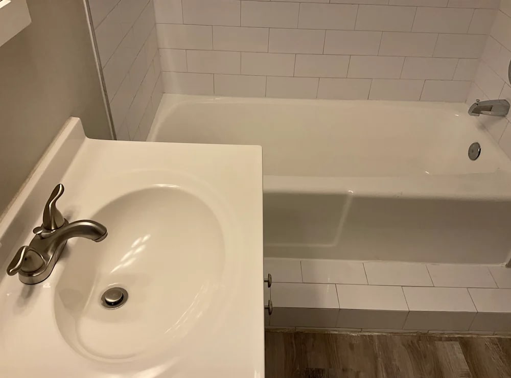 Building Photo - 431 Iris Rd