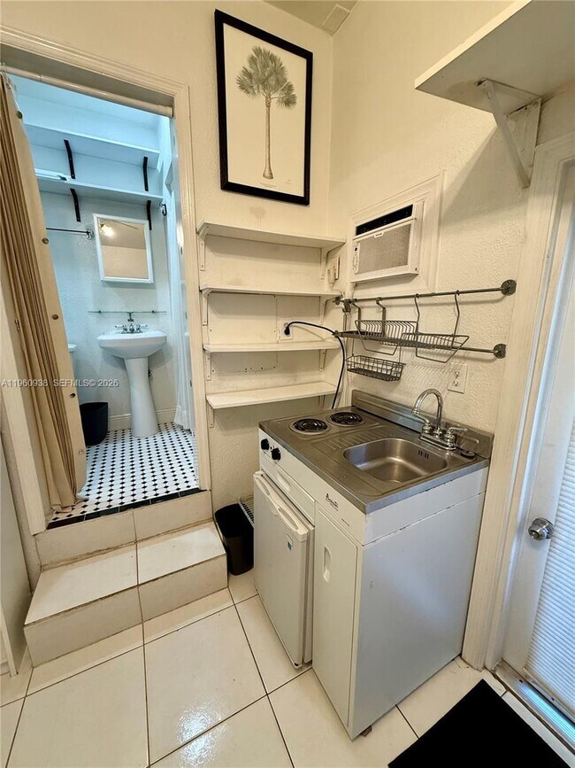 Building Photo - 1750 SW 16th St