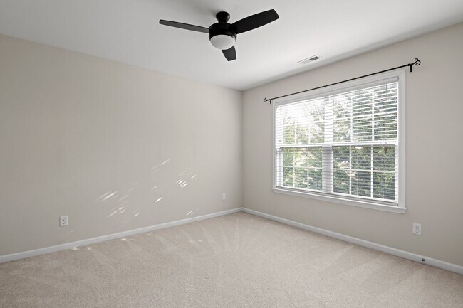 Building Photo - Wonderful Home in Arden