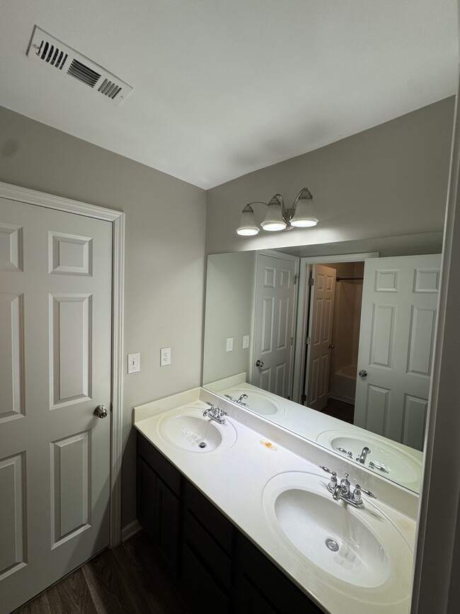 Full Bathroom #3 - 5201 Village Ct