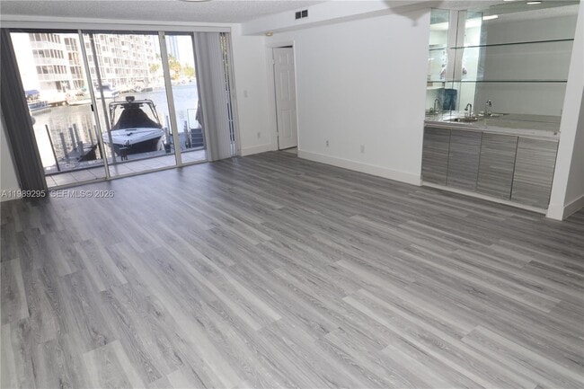 Building Photo - 16531 NE 35th Ave