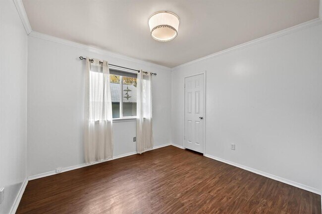 Building Photo - 7811 Finch Trail