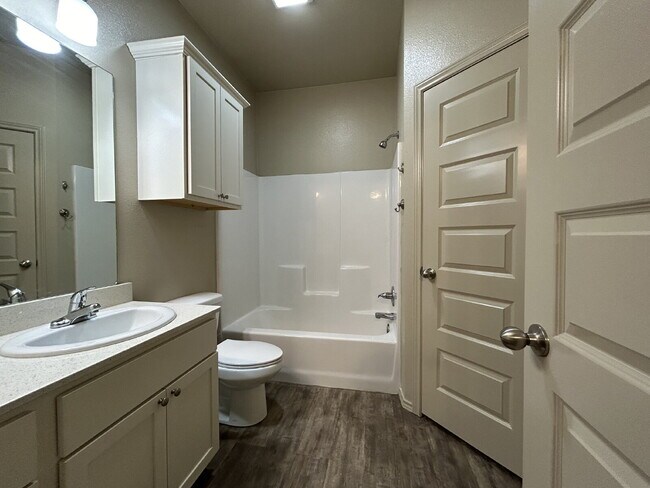 Building Photo - Beautiful Townhome Located Near Texas Tech Campus!