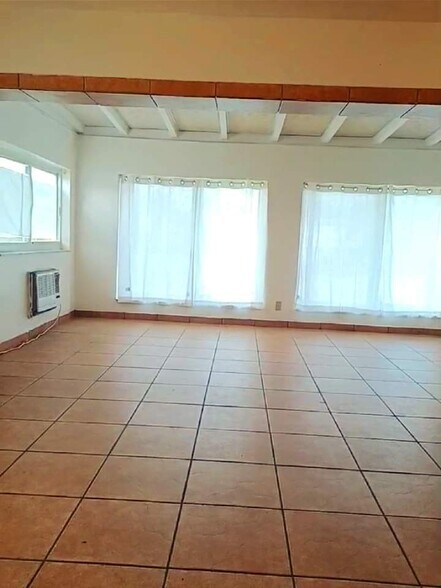 work out space or yoga space - 4216 SW 51st St
