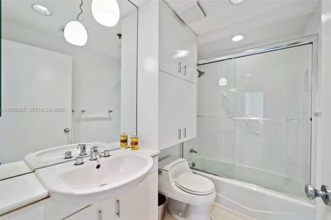 Building Photo - 201 Crandon Blvd