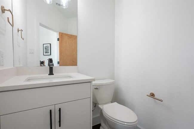 Building Photo - 2650 Crazyhorse Pass