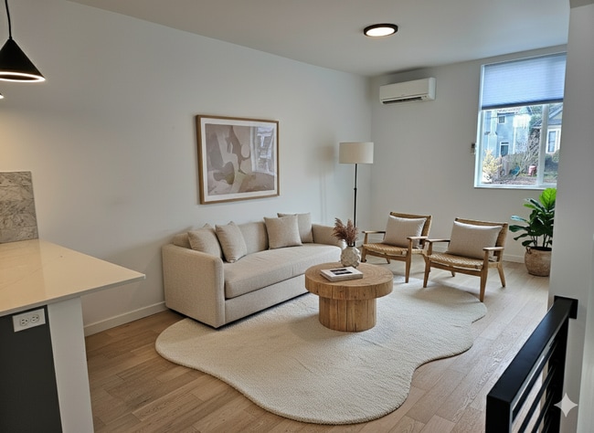 Building Photo - 4610 Woodland Park Ave N