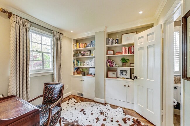 Building Photo - COMING SOON - Stunning 4 bed + 2 full & 2 1/2 bath Classic in NW DC