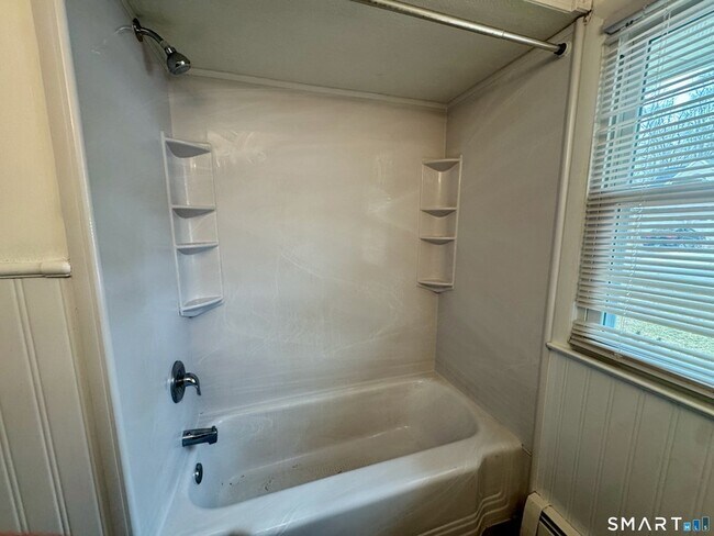 Building Photo - 12 Nutmeg Dr