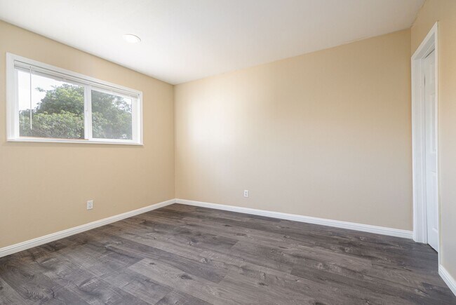 Building Photo - Single family home for rent 4bed/2bath! -$...