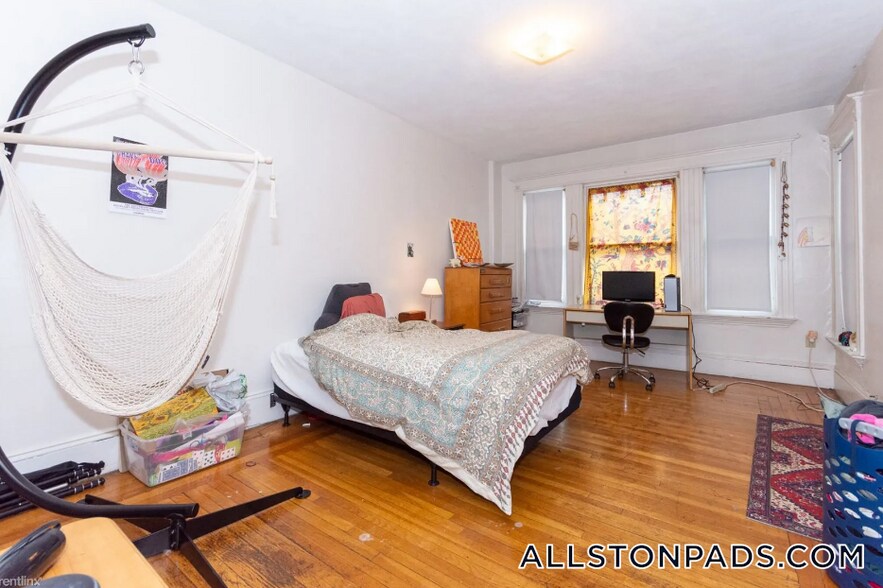 Building Photo - 16 Ashford St