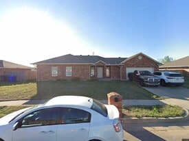 Building Photo - 1004 Peppertree Pl