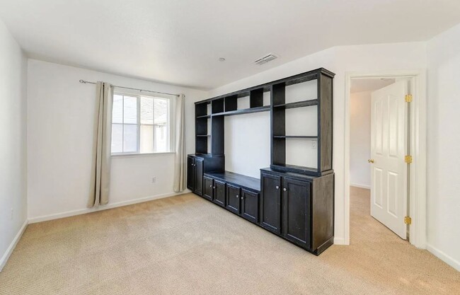 Building Photo - SHORT TERM RENTAL in Premier Townhome Comm...