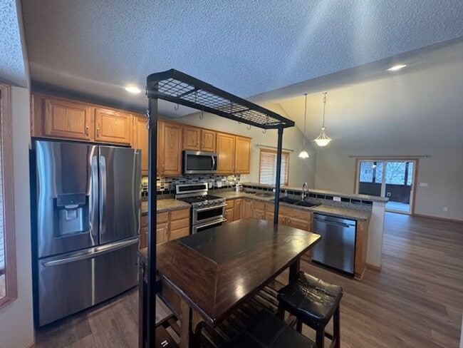 Building Photo - Gorgeous 6 Bed/3 Bath/3 Garage SFH with Screened in Porch, and Firepit in Minnetrista!