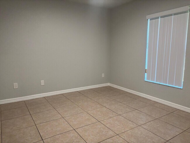 Building Photo - 1939 Palm Acres Dr