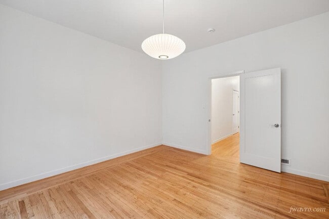 Building Photo - 354 Castro St