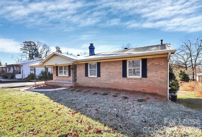 Building Photo - 526 Julia Ave