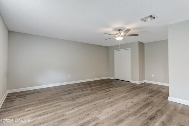 Building Photo - 172 King Arthur Ct