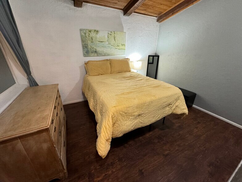 Full bedroom - 240 S 12th St