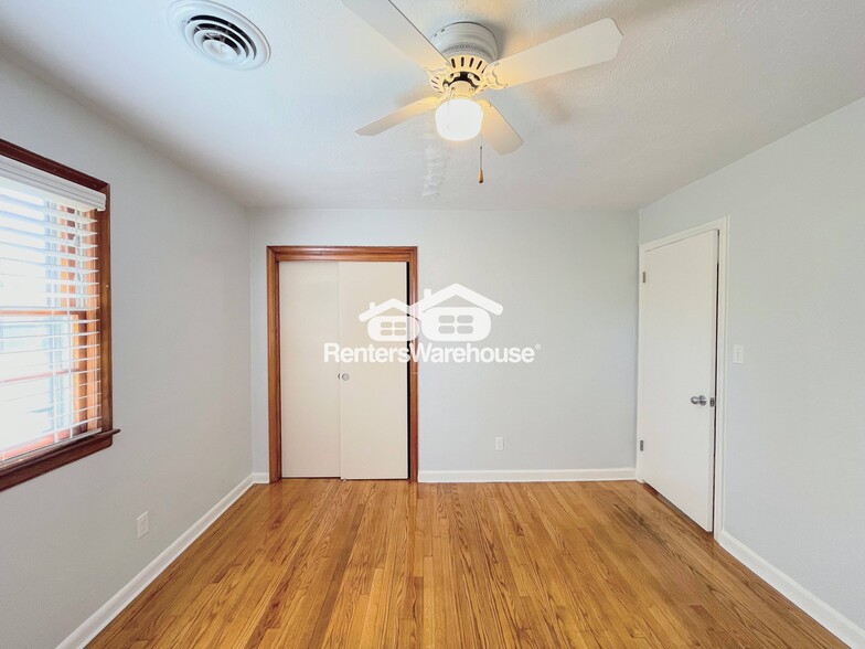 Building Photo - 712 Woodstock Rd