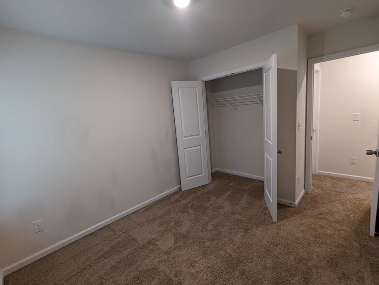 Building Photo - Room in Townhome on Guildford Hill Ln
