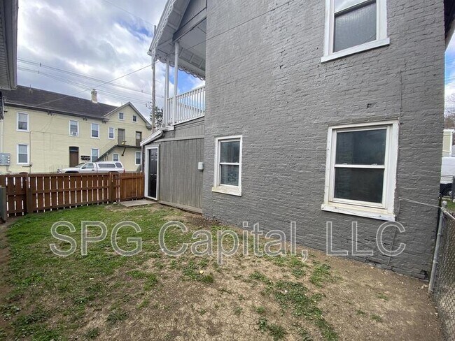 Building Photo - 340 S 2nd St