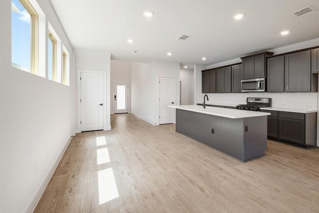 Building Photo - 6111 Dumfries Ln