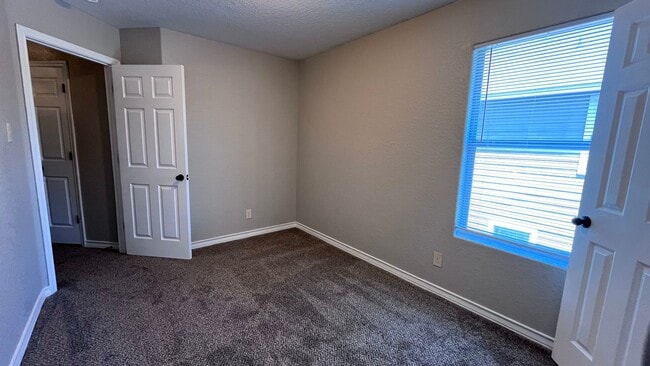 Building Photo - 5109 Flipper Dr