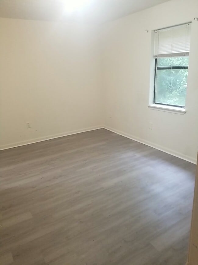 Building Photo - 1665 Cedar Shoals Dr