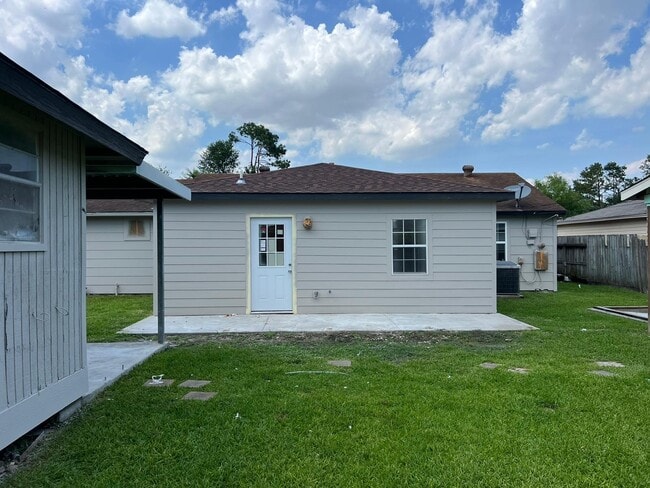 Building Photo - 2522 Kingsdale Dr