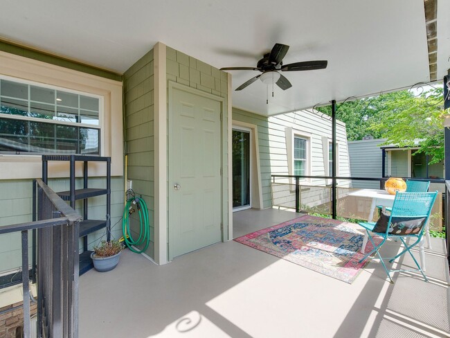 Building Photo - Check out this amazingly located 3 bed/2 b...
