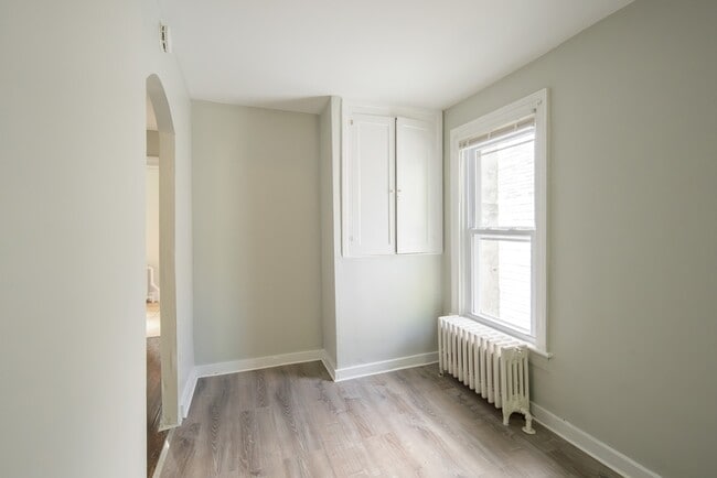 Building Photo - 1327 1st St