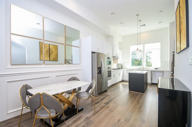 Building Photo - 2412 Canal St